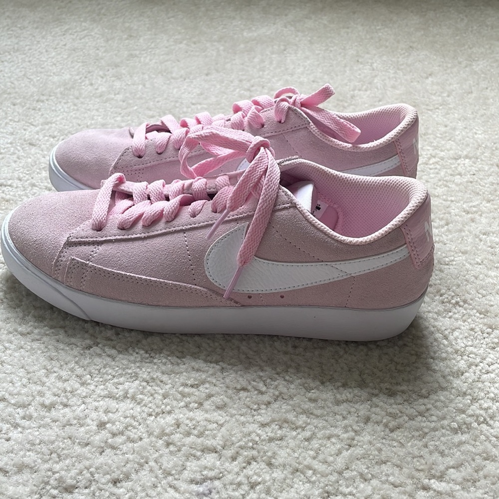 Nike Blazer Low Sneaker in Pink Foam and White